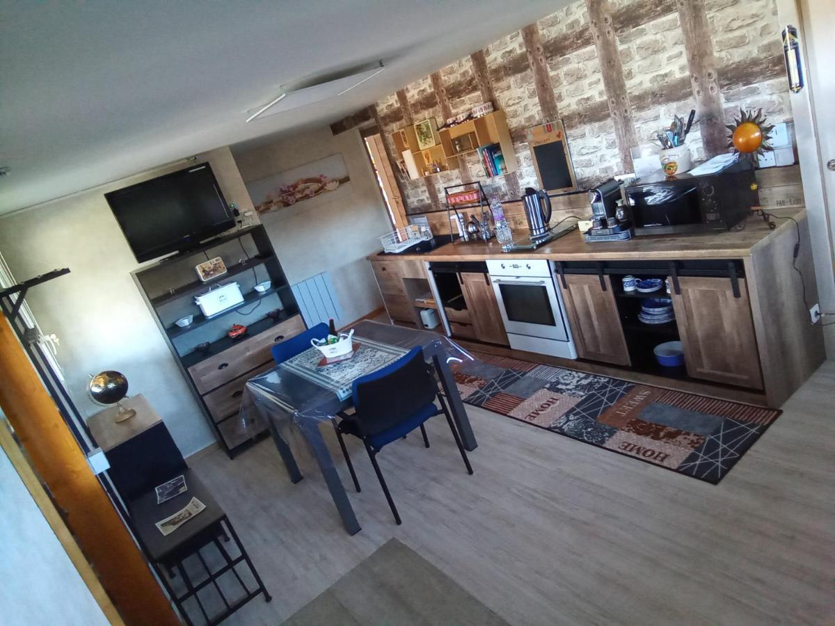 Logement De Charme Coinches Exterior photo